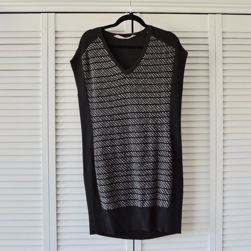 Athleta Small Sleeveless Sweater Thereafter Black and White Sweater | Size Small